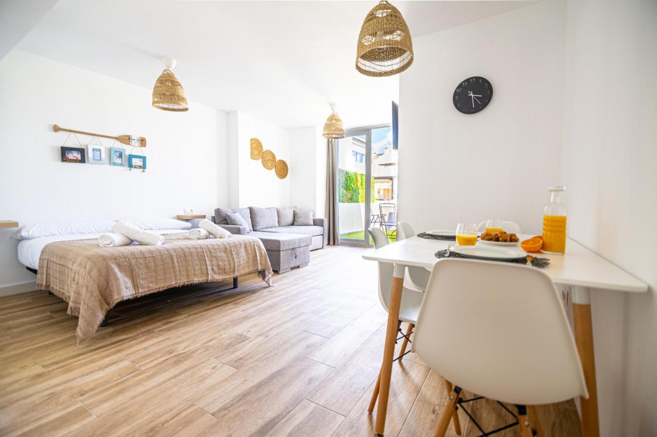 Sunstay Loft Puerto Marina เบนัลมาเดนา ภายนอก รูปภาพ
